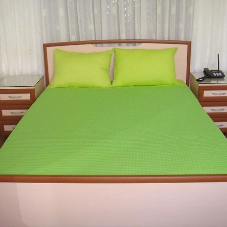 באטומי Nino Apartment On Pirosmani מראה חיצוני תמונה