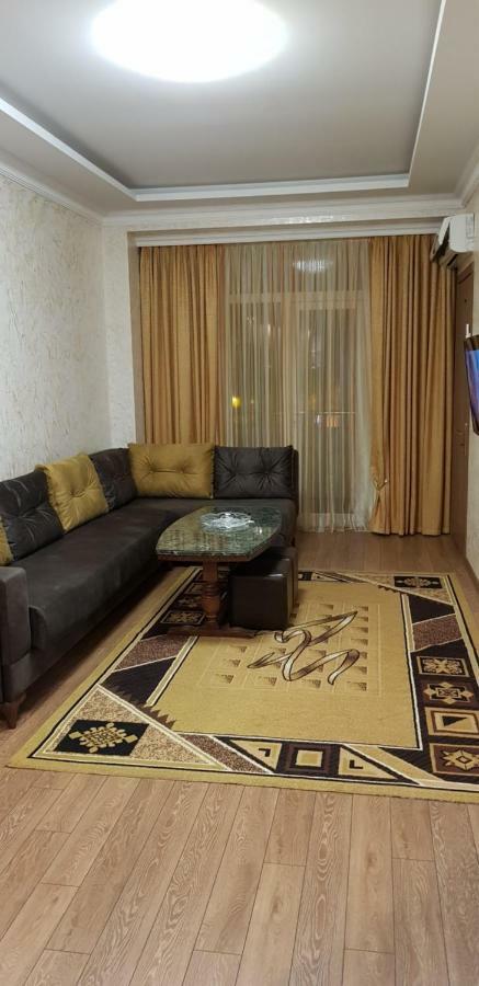 באטומי Nino Apartment On Pirosmani מראה חיצוני תמונה